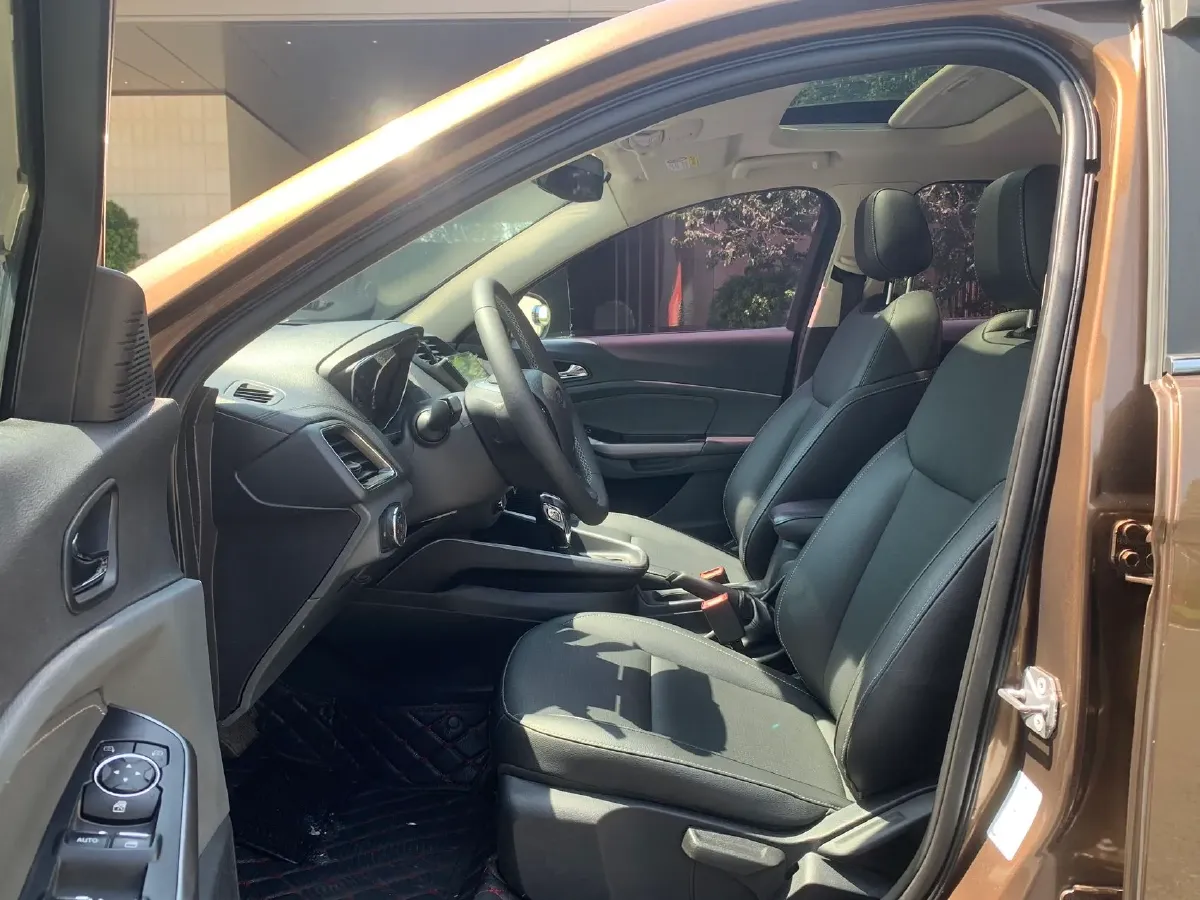 2017 Ford Escort 1.5L 113HP L4 6AT,autocango,china used car exporter,china ev exporter,chinese used car exporter,chinese used ev exporter