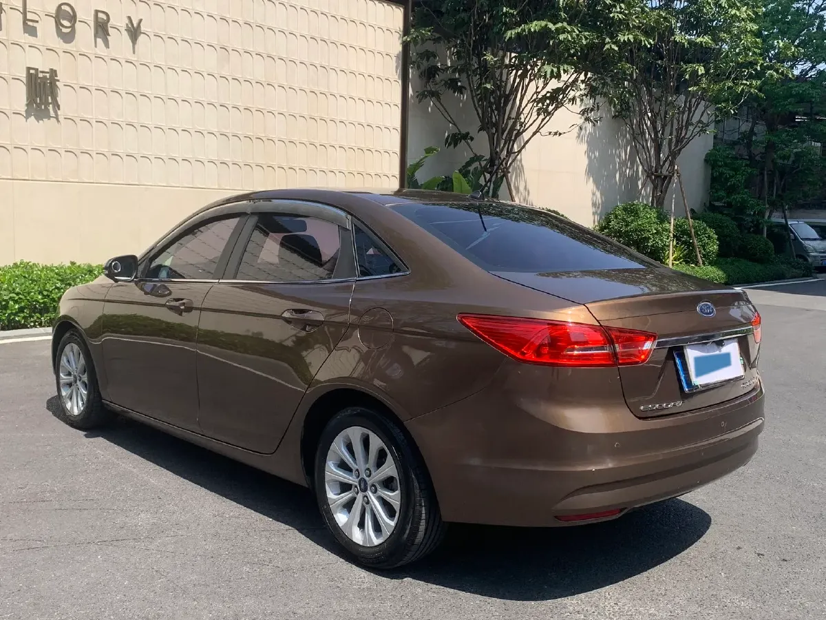 2017 Ford Escort 1.5L 113HP L4 6AT,autocango,china used car exporter,china ev exporter,chinese used car exporter,chinese used ev exporter