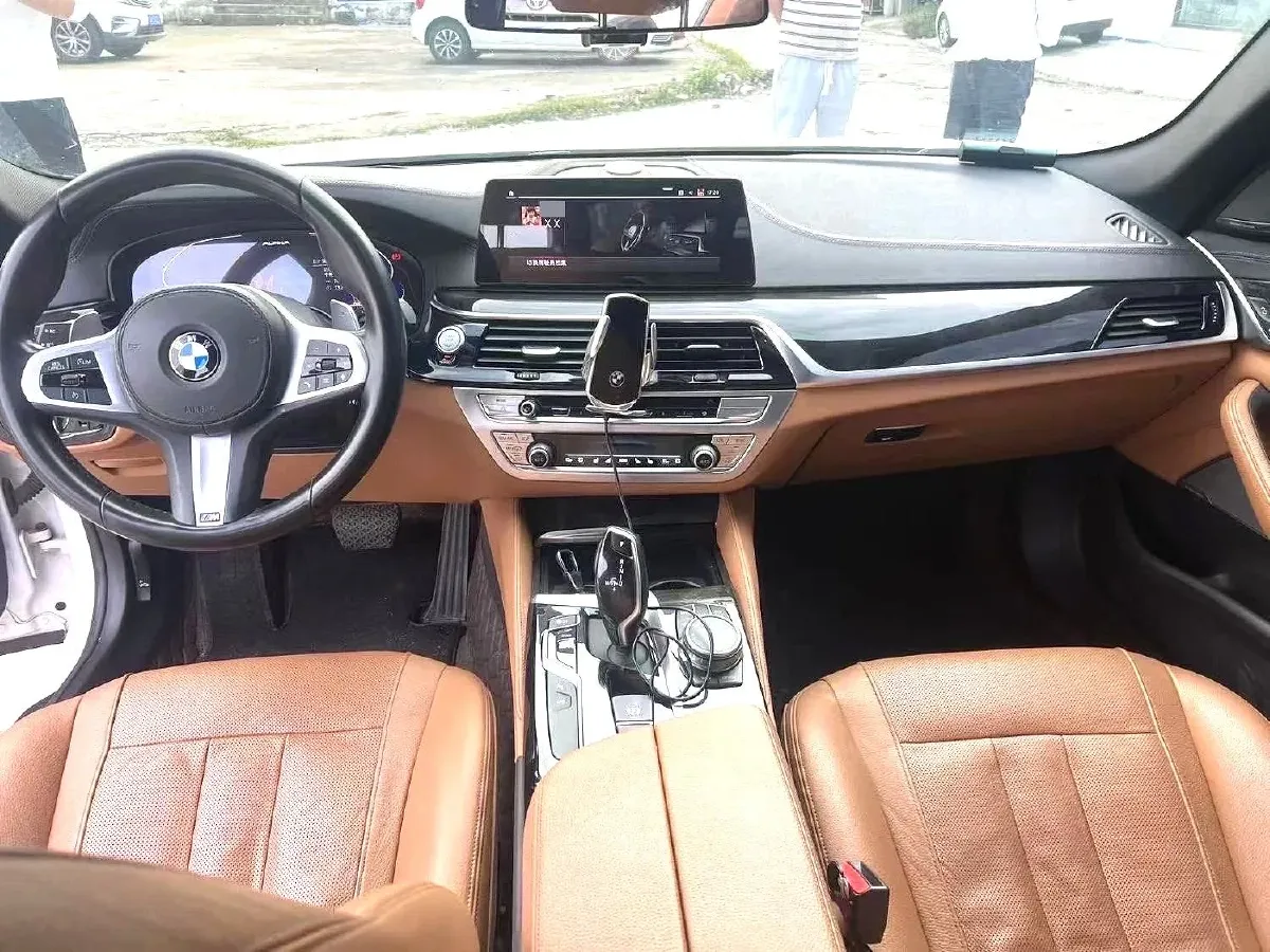 2020 BMW 5 Series 2.0T 252HP L4 8AT,autocango,china used car exporter,china ev exporter,chinese used car exporter,chinese used ev exporter