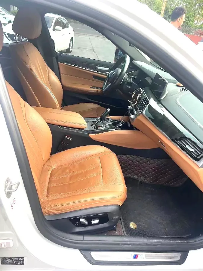 2020 BMW 5 Series 2.0T 252HP L4 8AT,autocango,china used car exporter,china ev exporter,chinese used car exporter,chinese used ev exporter