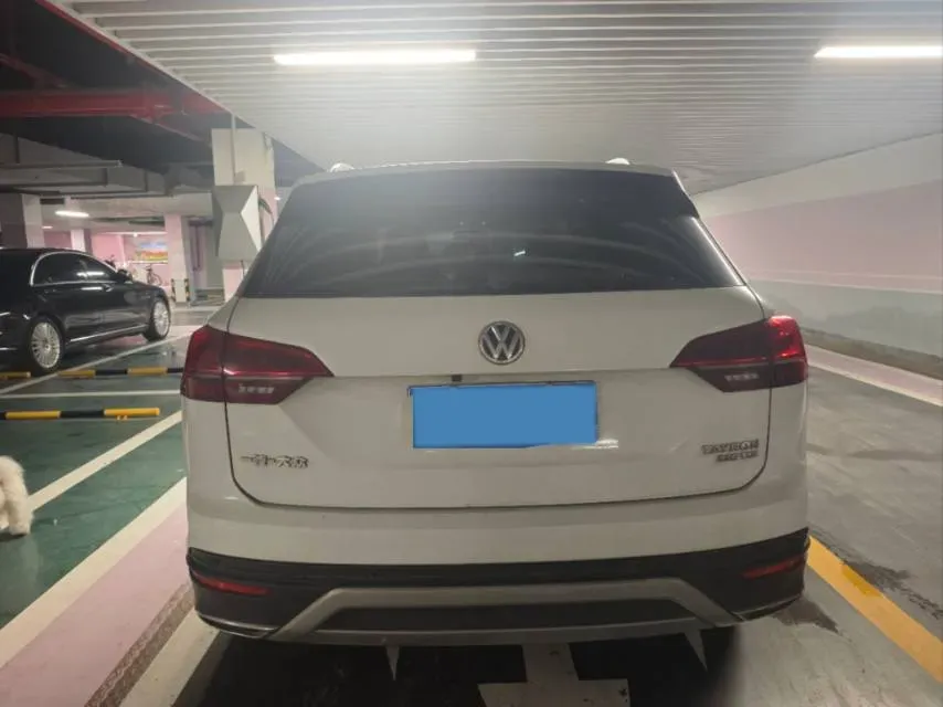 2019 Jeep Cherokee 2.0T 234HP L4 9AT,autocango,china used car exporter,china ev exporter,chinese used car exporter,chinese used ev exporter