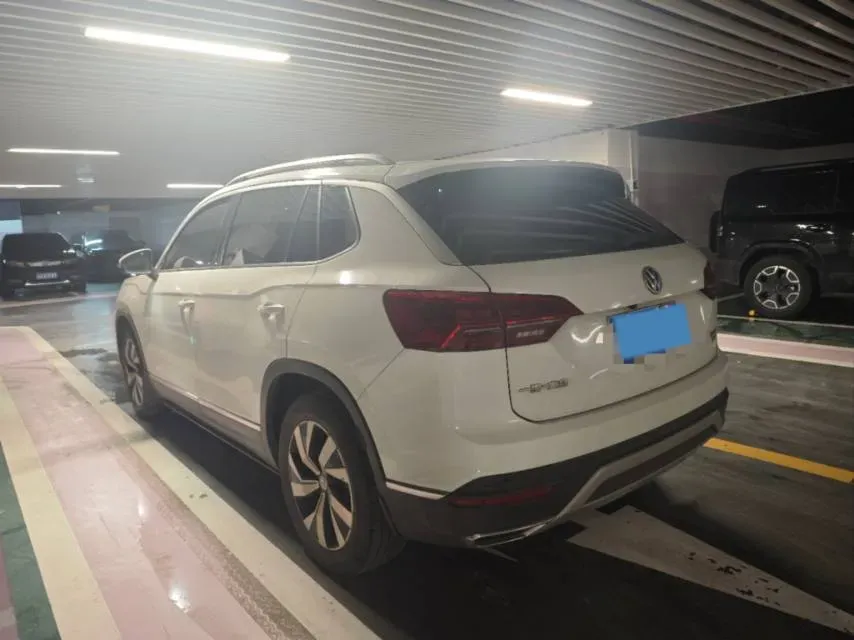 2019 Jeep Cherokee 2.0T 234HP L4 9AT,autocango,china used car exporter,china ev exporter,chinese used car exporter,chinese used ev exporter