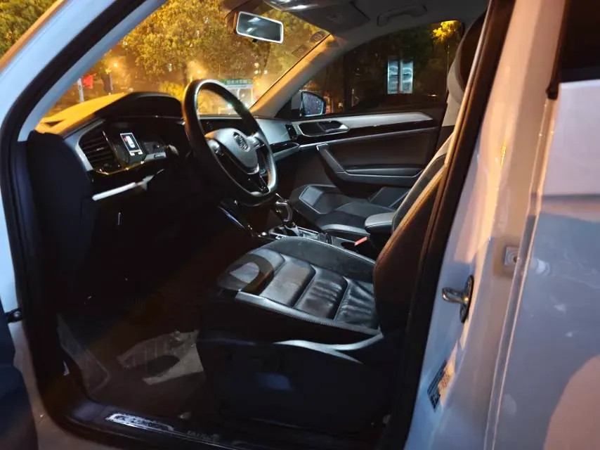 2019 Jeep Cherokee 2.0T 234HP L4 9AT,autocango,china used car exporter,china ev exporter,chinese used car exporter,chinese used ev exporter