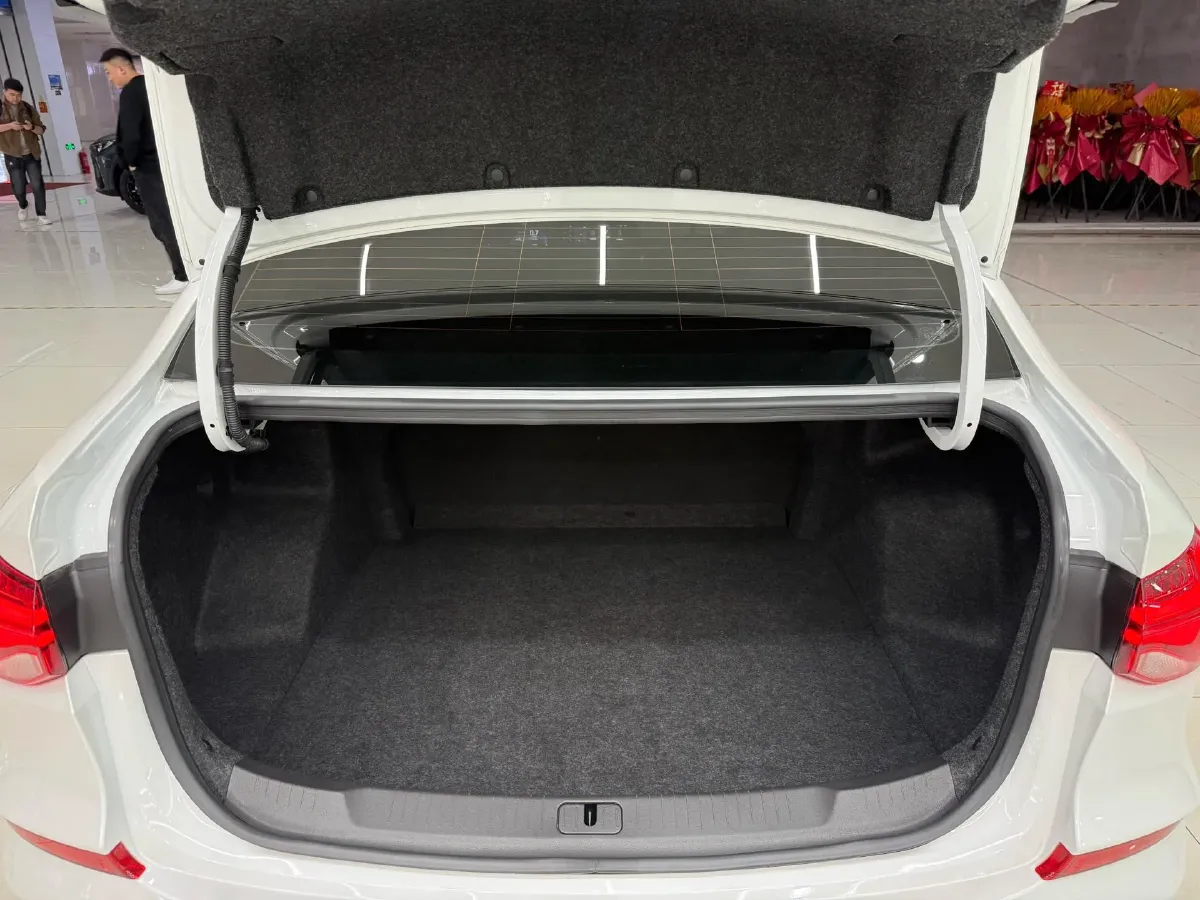 2024 Chevrolet Monza 1.5L 113HP L4 6DCT,autocango,china used car exporter,china ev exporter,chinese used car exporter,chinese used ev exporter