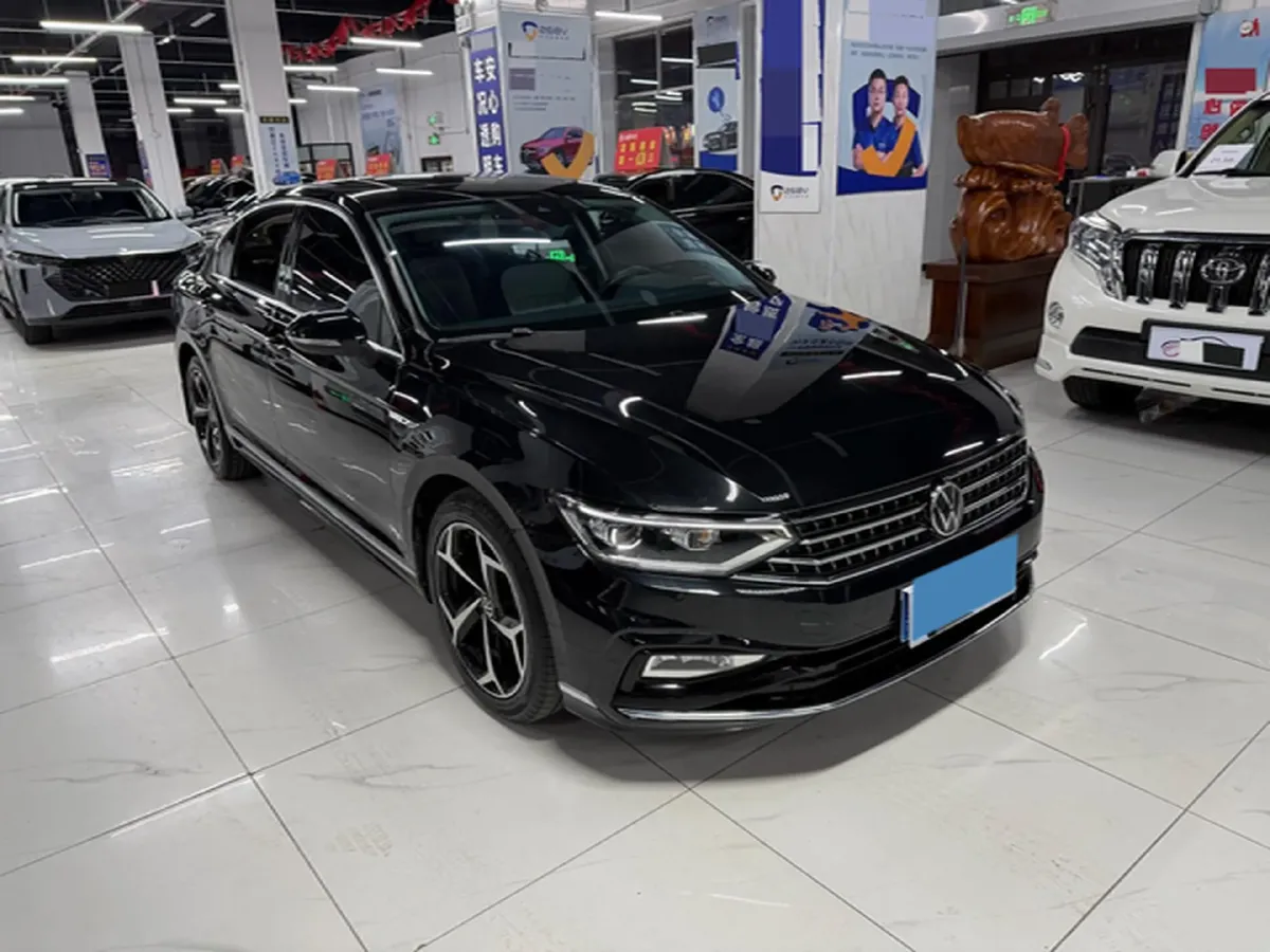 2023 Volkswagen Magotan 2.0T 186HP L4 7DCT,autocango,china used car exporter,china ev exporter,chinese used car exporter,chinese used ev exporter