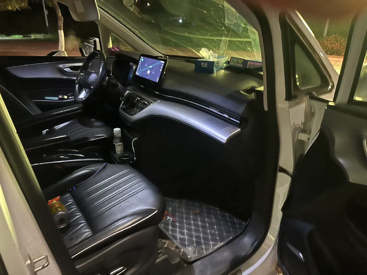 2021 Roewe iMAX8 2.0T 234HP L4 8AT,autocango,china used car exporter,china ev exporter,chinese used car exporter,chinese used ev exporter