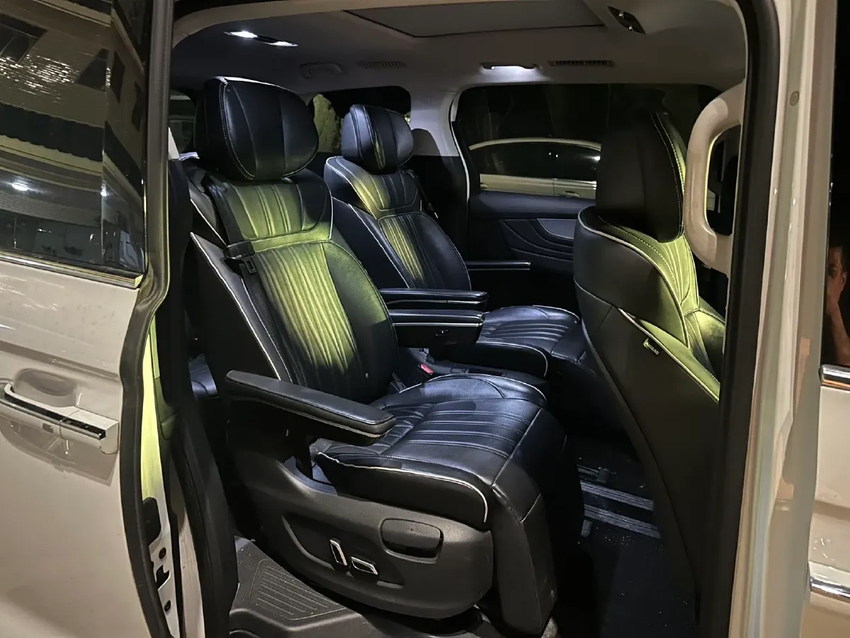 2021 Roewe iMAX8 2.0T 234HP L4 8AT,autocango,china used car exporter,china ev exporter,chinese used car exporter,chinese used ev exporter