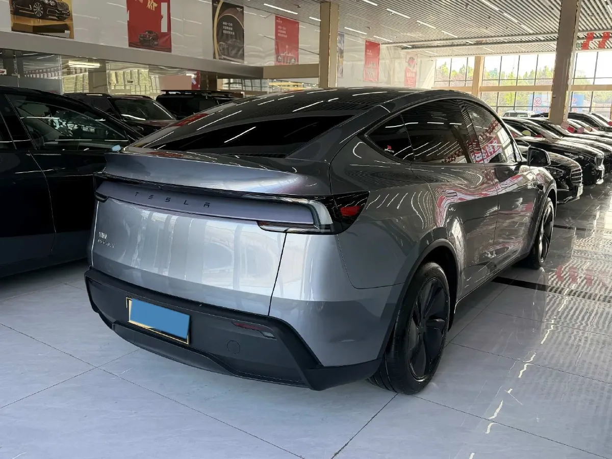 2025 Tesla Model Y BEV 62.5KWH,autocango,china used car exporter,china ev exporter,chinese used car exporter,chinese used ev exporter