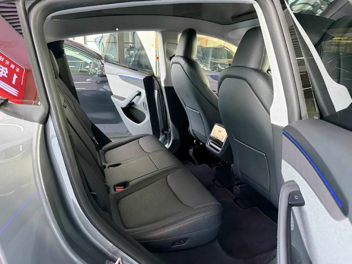 2025 Tesla Model Y BEV 62.5KWH,autocango,china used car exporter,china ev exporter,chinese used car exporter,chinese used ev exporter