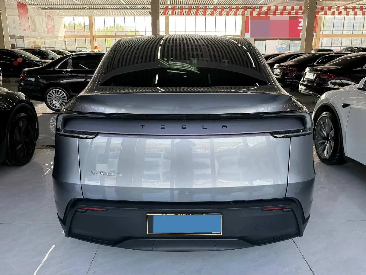 2025 Tesla Model Y BEV 62.5KWH,autocango,china used car exporter,china ev exporter,chinese used car exporter,chinese used ev exporter