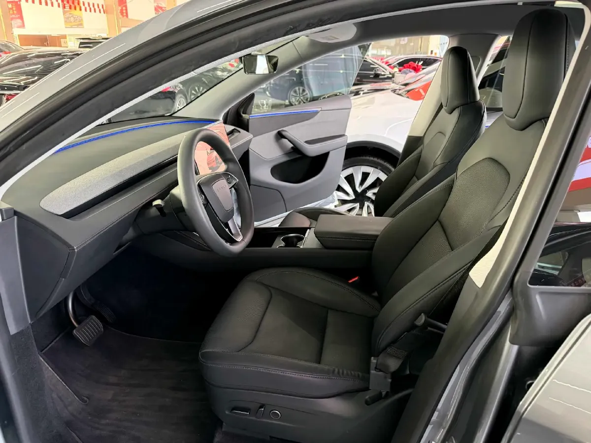 2025 Tesla Model Y BEV 62.5KWH,autocango,china used car exporter,china ev exporter,chinese used car exporter,chinese used ev exporter