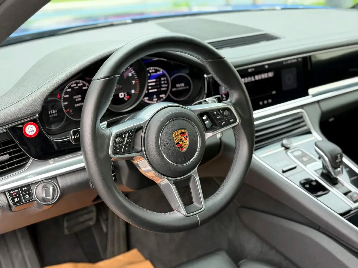 2017 BMW X6 3.0T 306HP L6 8AT,autocango,china used car exporter,china ev exporter,chinese used car exporter,chinese used ev exporter