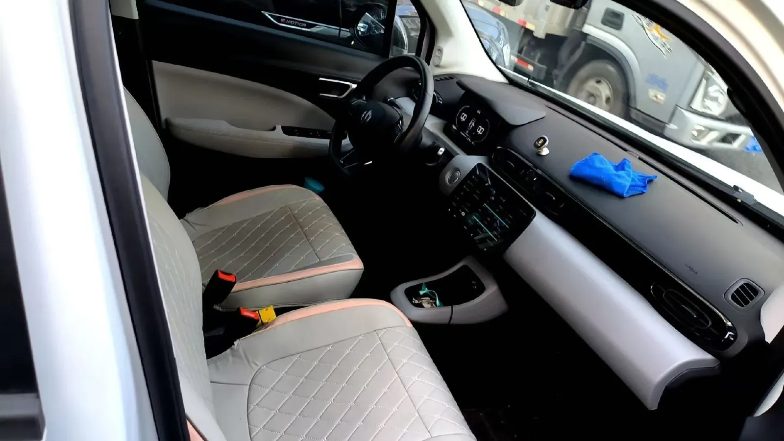 2023 Leapmotor T03 BEV 41.3KWH,autocango,china used car exporter,china ev exporter,chinese used car exporter,chinese used ev exporter