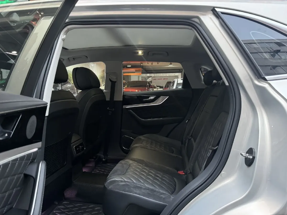 2019 HongQi HS5 2.0T 224HP L4 6AT,autocango,china used car exporter,china ev exporter,chinese used car exporter,chinese used ev exporter