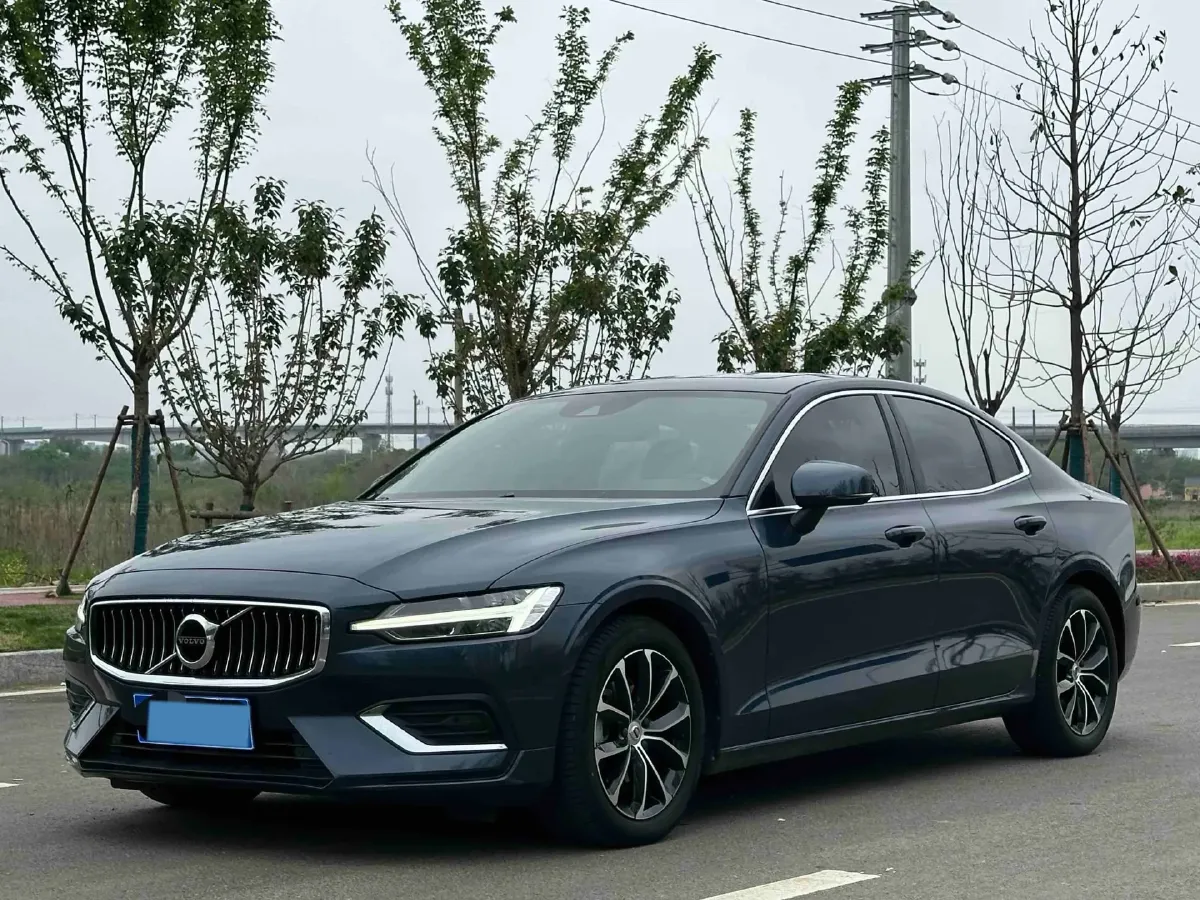 2022 Volvo S60 2.0T 197HP L4 8AT,autocango,china used car exporter,china ev exporter,chinese used car exporter,chinese used ev exporter