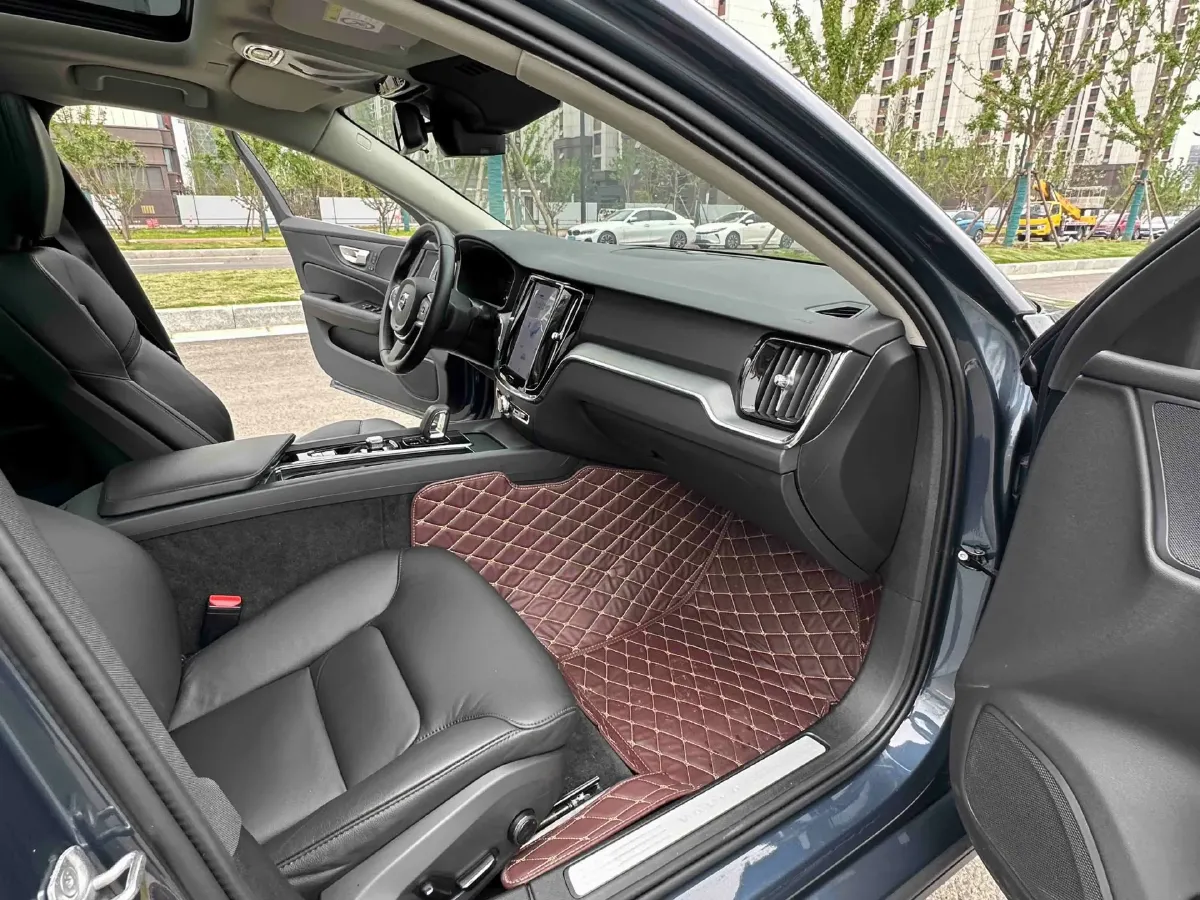 2022 Volvo S60 2.0T 197HP L4 8AT,autocango,china used car exporter,china ev exporter,chinese used car exporter,chinese used ev exporter