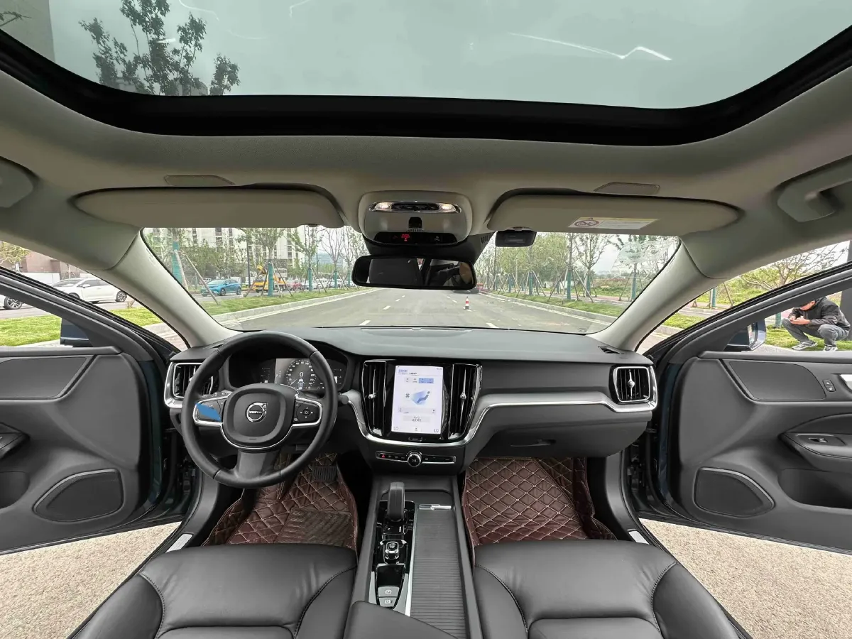 2022 Volvo S60 2.0T 197HP L4 8AT,autocango,china used car exporter,china ev exporter,chinese used car exporter,chinese used ev exporter