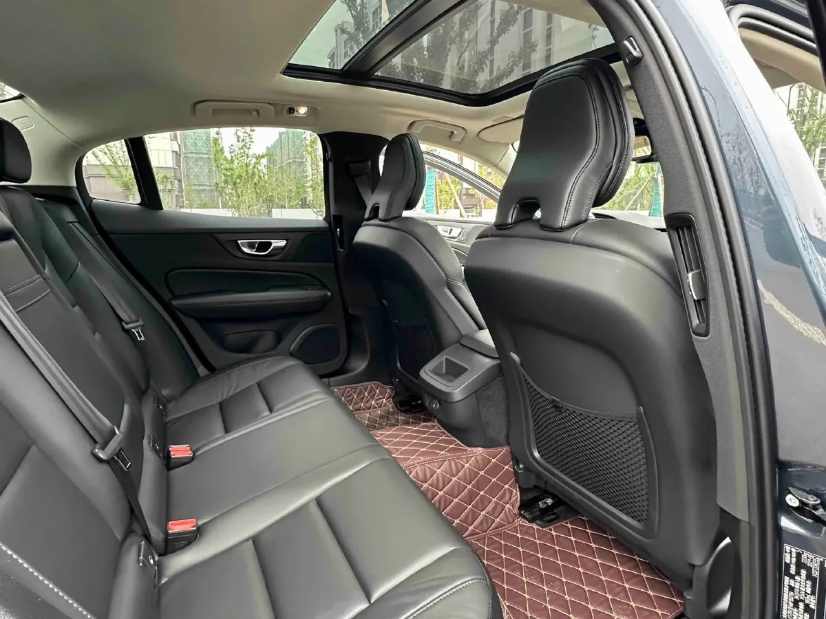 2022 Volvo S60 2.0T 197HP L4 8AT,autocango,china used car exporter,china ev exporter,chinese used car exporter,chinese used ev exporter