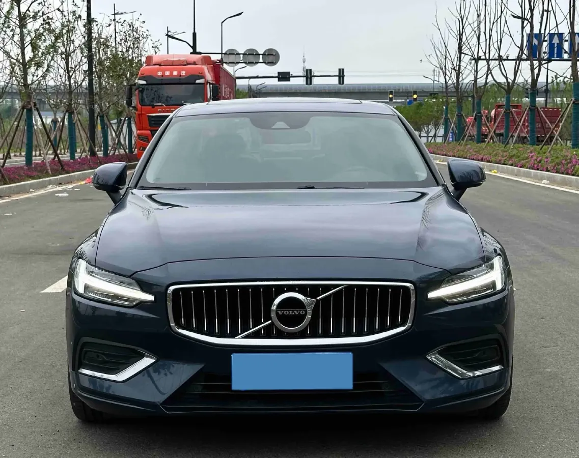 2022 Volvo S60 2.0T 197HP L4 8AT,autocango,china used car exporter,china ev exporter,chinese used car exporter,chinese used ev exporter