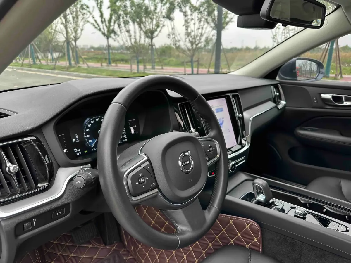 2022 Volvo S60 2.0T 197HP L4 8AT,autocango,china used car exporter,china ev exporter,chinese used car exporter,chinese used ev exporter