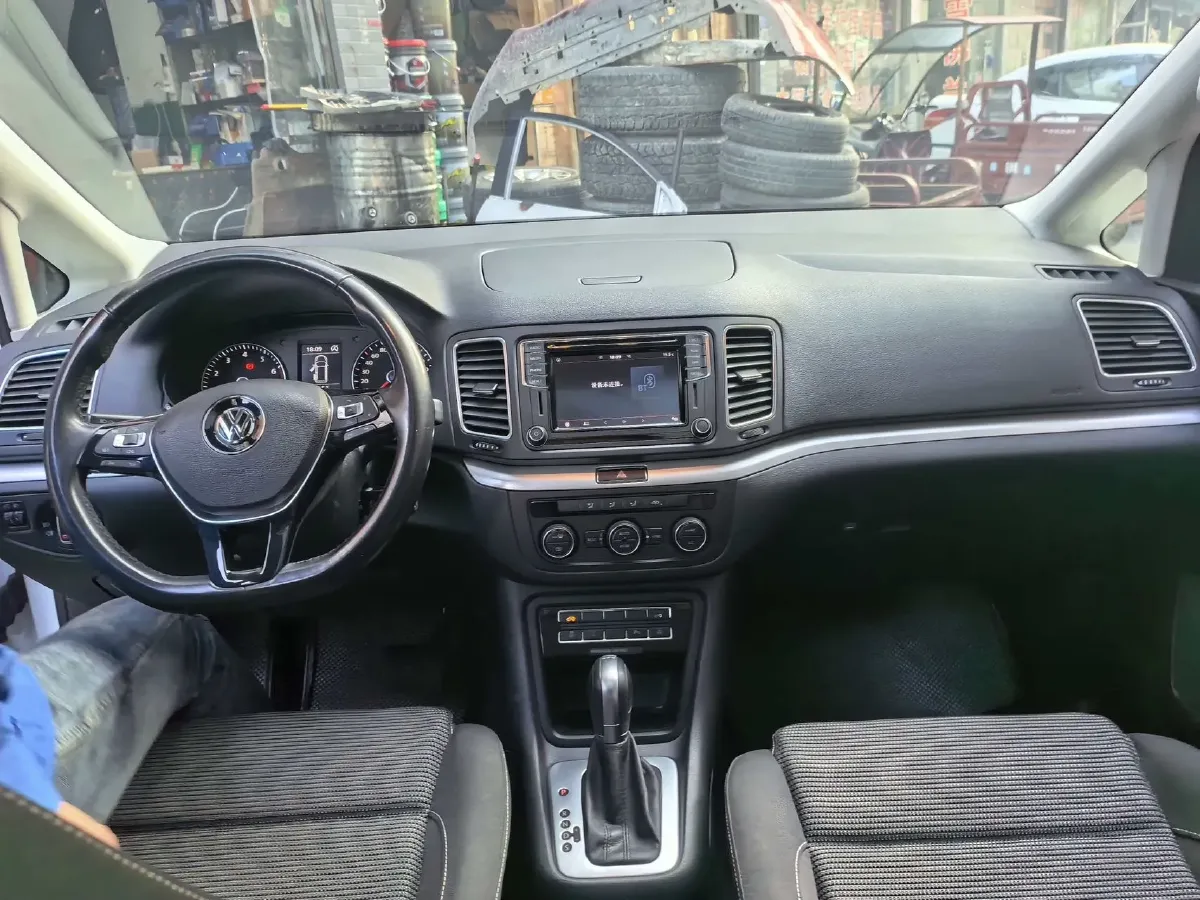 2017 Volkswagen Sharan 2.0T 220HP L4 6DCT,autocango,china used car exporter,china ev exporter,chinese used car exporter,chinese used ev exporter