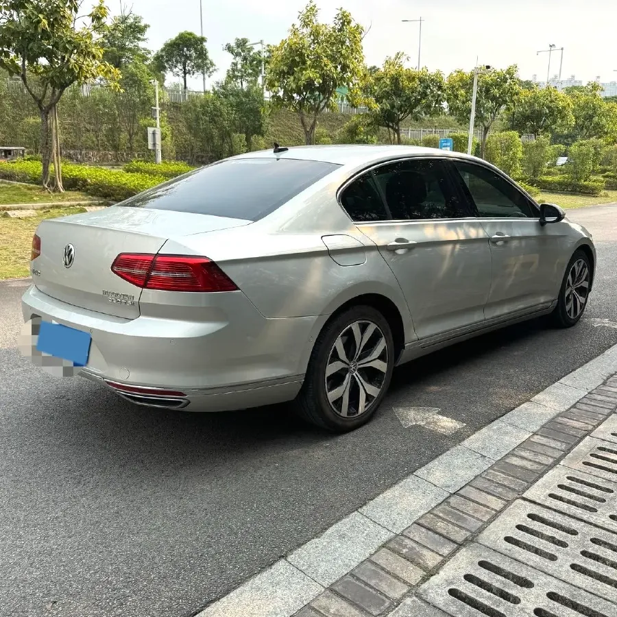 2019 Volkswagen Magotan 2.0T 186HP L4 7DCT,autocango,china used car exporter,china ev exporter,chinese used car exporter,chinese used ev exporter