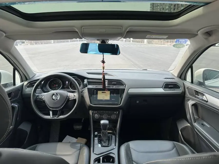 2020 Volkswagen Tiguan L 2.0T 186HP L4 7DCT,autocango,china used car exporter,china ev exporter,chinese used car exporter,chinese used ev exporter