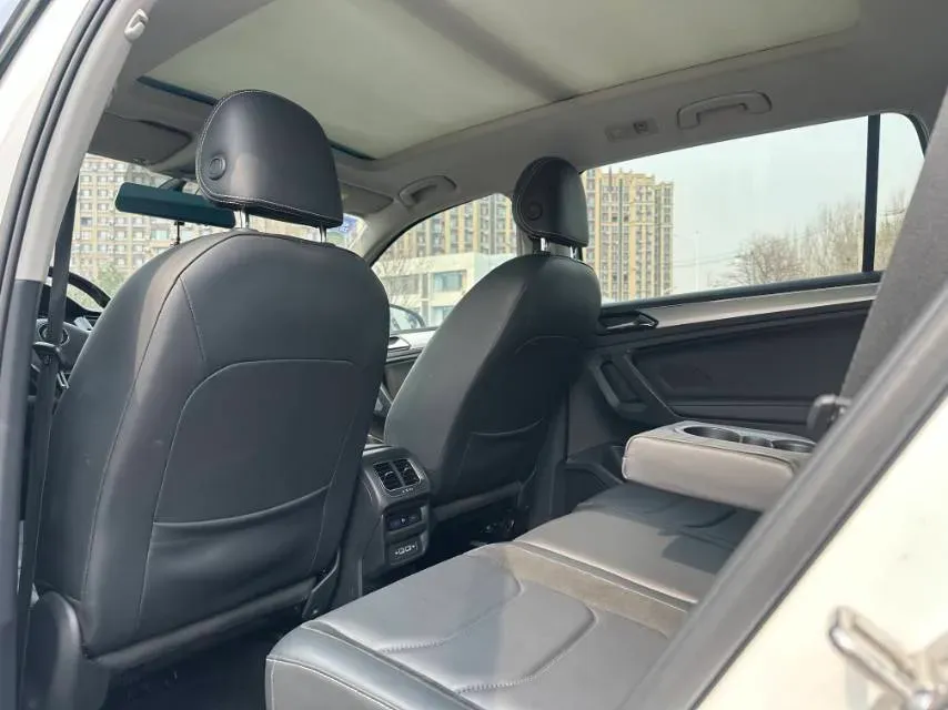 2020 Volkswagen Tiguan L 2.0T 186HP L4 7DCT,autocango,china used car exporter,china ev exporter,chinese used car exporter,chinese used ev exporter