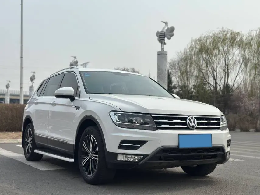 2020 Volkswagen Tiguan L 2.0T 186HP L4 7DCT,autocango,china used car exporter,china ev exporter,chinese used car exporter,chinese used ev exporter