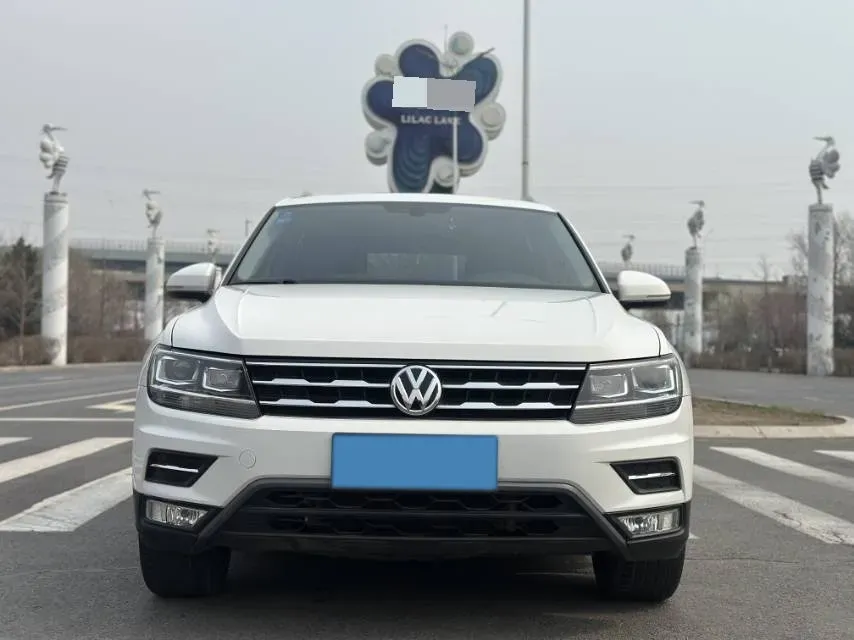 2020 Volkswagen Tiguan L 2.0T 186HP L4 7DCT,autocango,china used car exporter,china ev exporter,chinese used car exporter,chinese used ev exporter