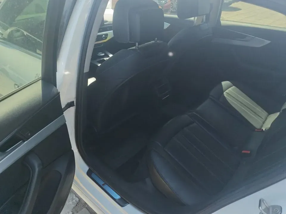 2020 Audi A4L 2.0T 190HP L4 7DCT,autocango,china used car exporter,china ev exporter,chinese used car exporter,chinese used ev exporter