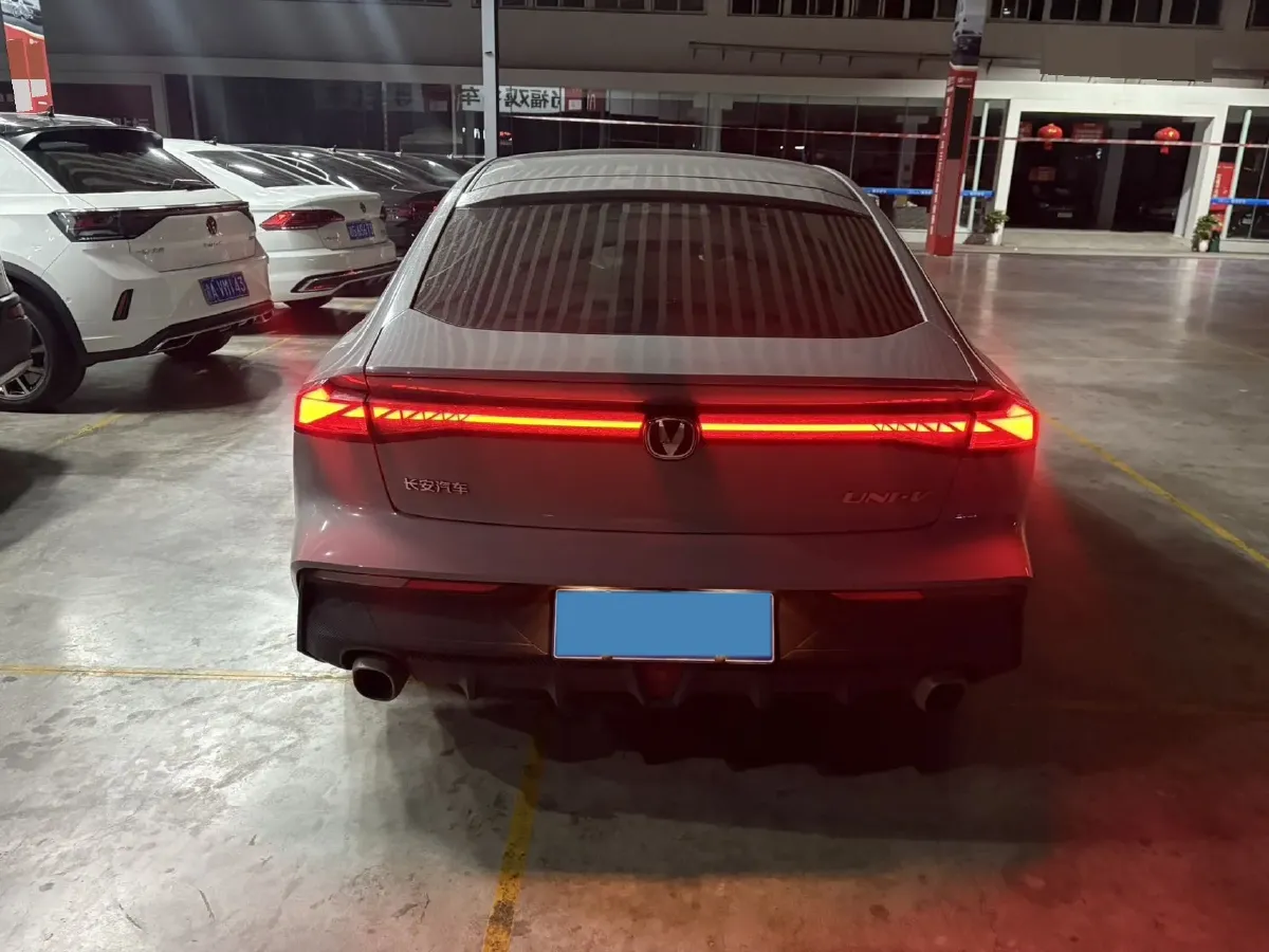 2022 ChangAn UNI-V 1.5T 188HP L4 7DCT,autocango,china used car exporter,china ev exporter,chinese used car exporter,chinese used ev exporter