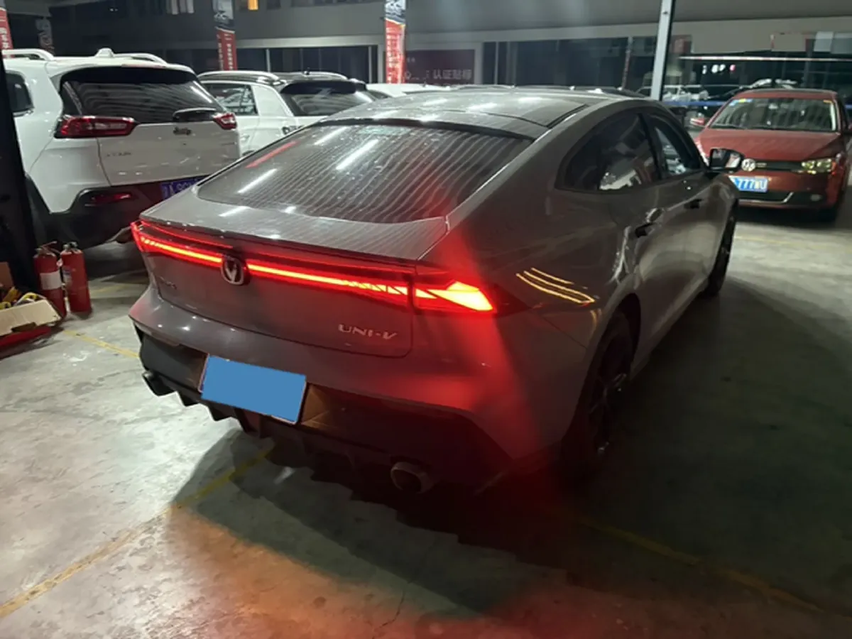 2022 ChangAn UNI-V 1.5T 188HP L4 7DCT,autocango,china used car exporter,china ev exporter,chinese used car exporter,chinese used ev exporter