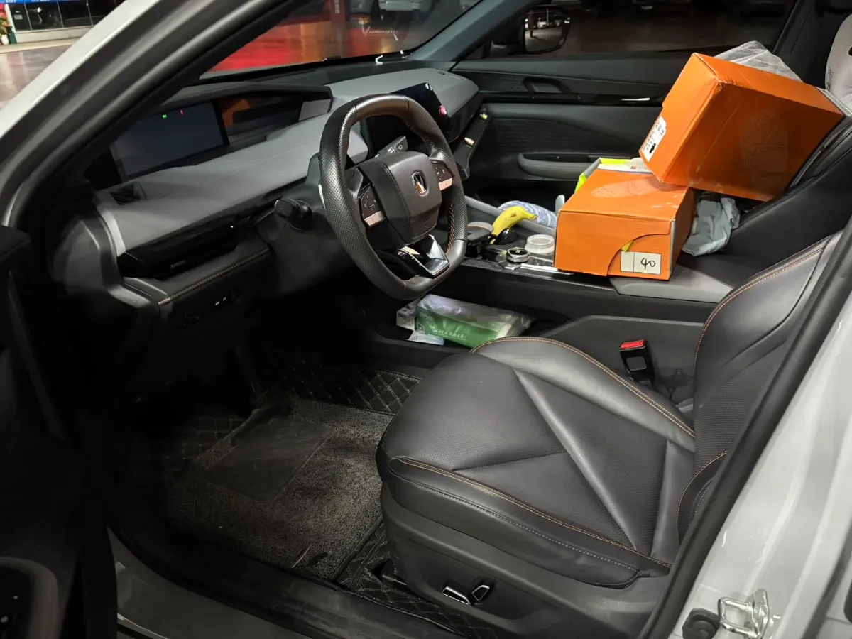 2022 ChangAn UNI-V 1.5T 188HP L4 7DCT,autocango,china used car exporter,china ev exporter,chinese used car exporter,chinese used ev exporter