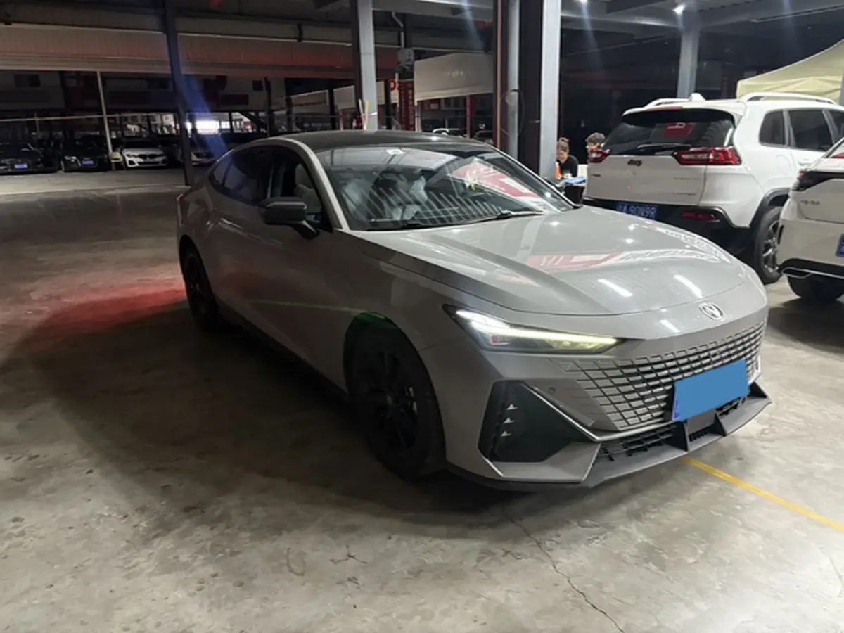 2022 ChangAn UNI-V 1.5T 188HP L4 7DCT,autocango,china used car exporter,china ev exporter,chinese used car exporter,chinese used ev exporter