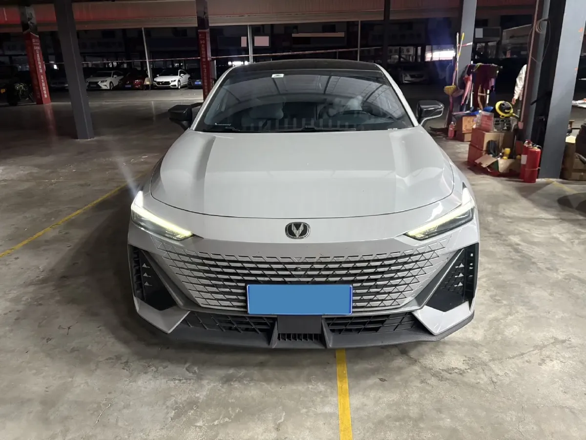 2022 ChangAn UNI-V 1.5T 188HP L4 7DCT,autocango,china used car exporter,china ev exporter,chinese used car exporter,chinese used ev exporter