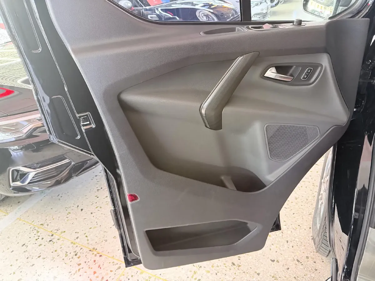 2020 Ford Tourneo 2.0T 203HP L4 6AT,autocango,china used car exporter,china ev exporter,chinese used car exporter,chinese used ev exporter