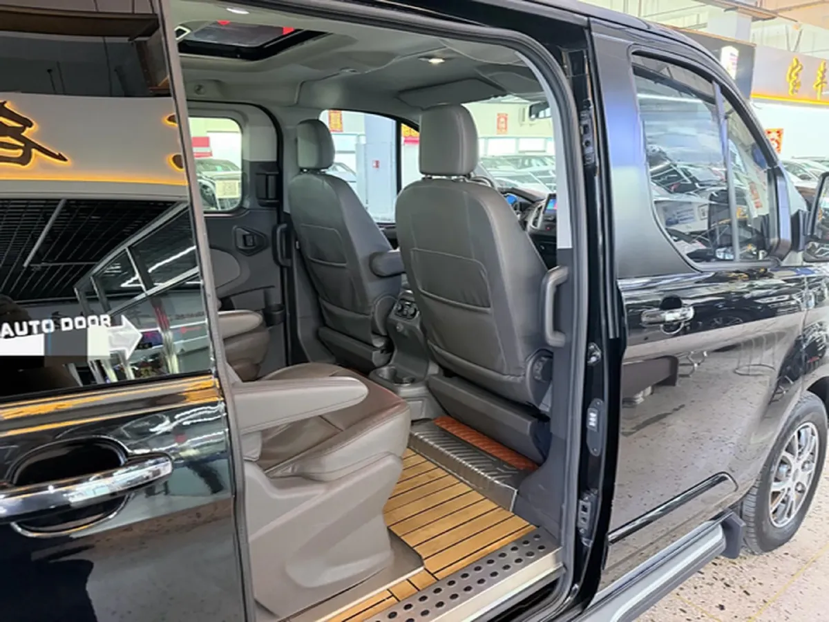 2020 Ford Tourneo 2.0T 203HP L4 6AT,autocango,china used car exporter,china ev exporter,chinese used car exporter,chinese used ev exporter