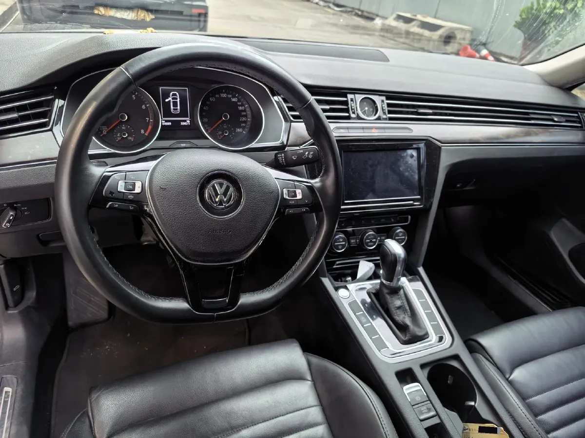 2019 Volkswagen Magotan 2.0T 186HP L4 7DCT,autocango,china used car exporter,china ev exporter,chinese used car exporter,chinese used ev exporter