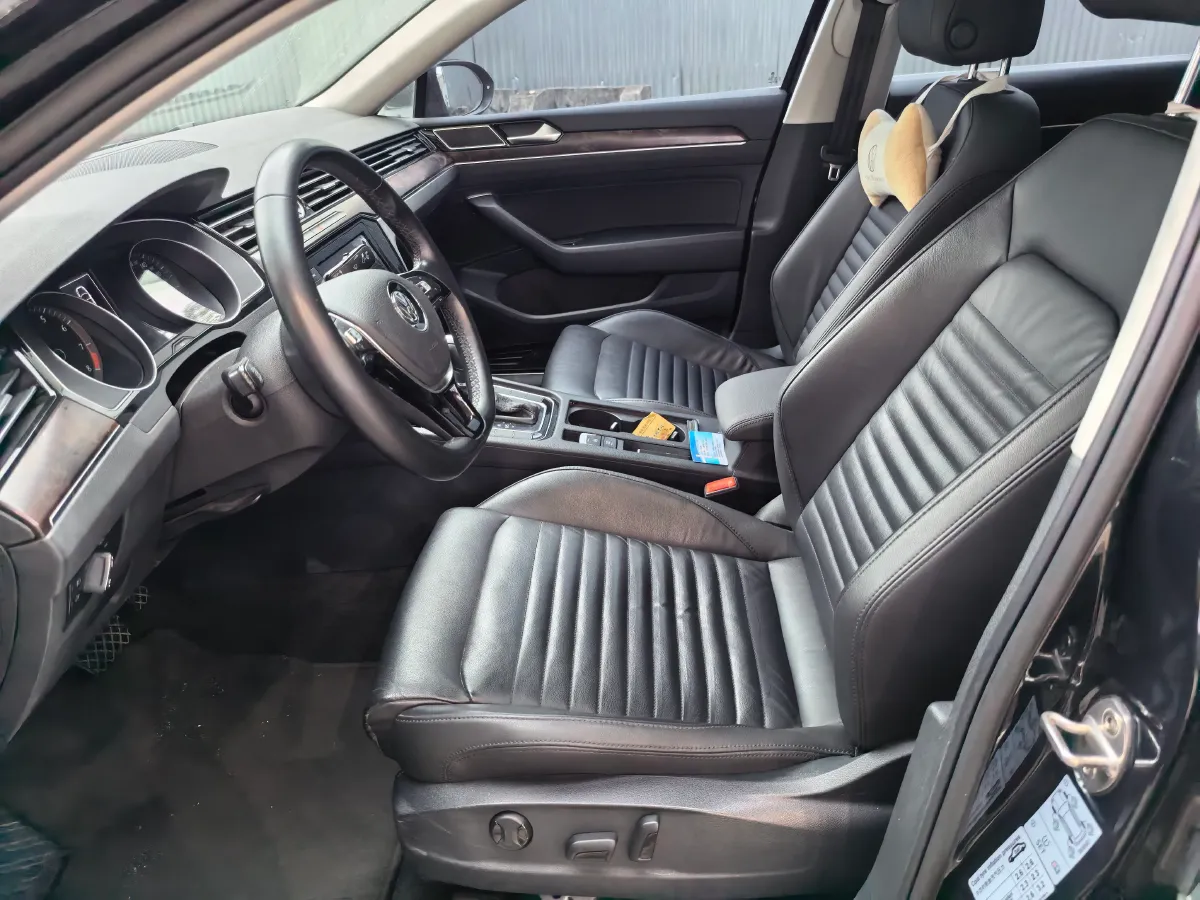 2019 Volkswagen Magotan 2.0T 186HP L4 7DCT,autocango,china used car exporter,china ev exporter,chinese used car exporter,chinese used ev exporter