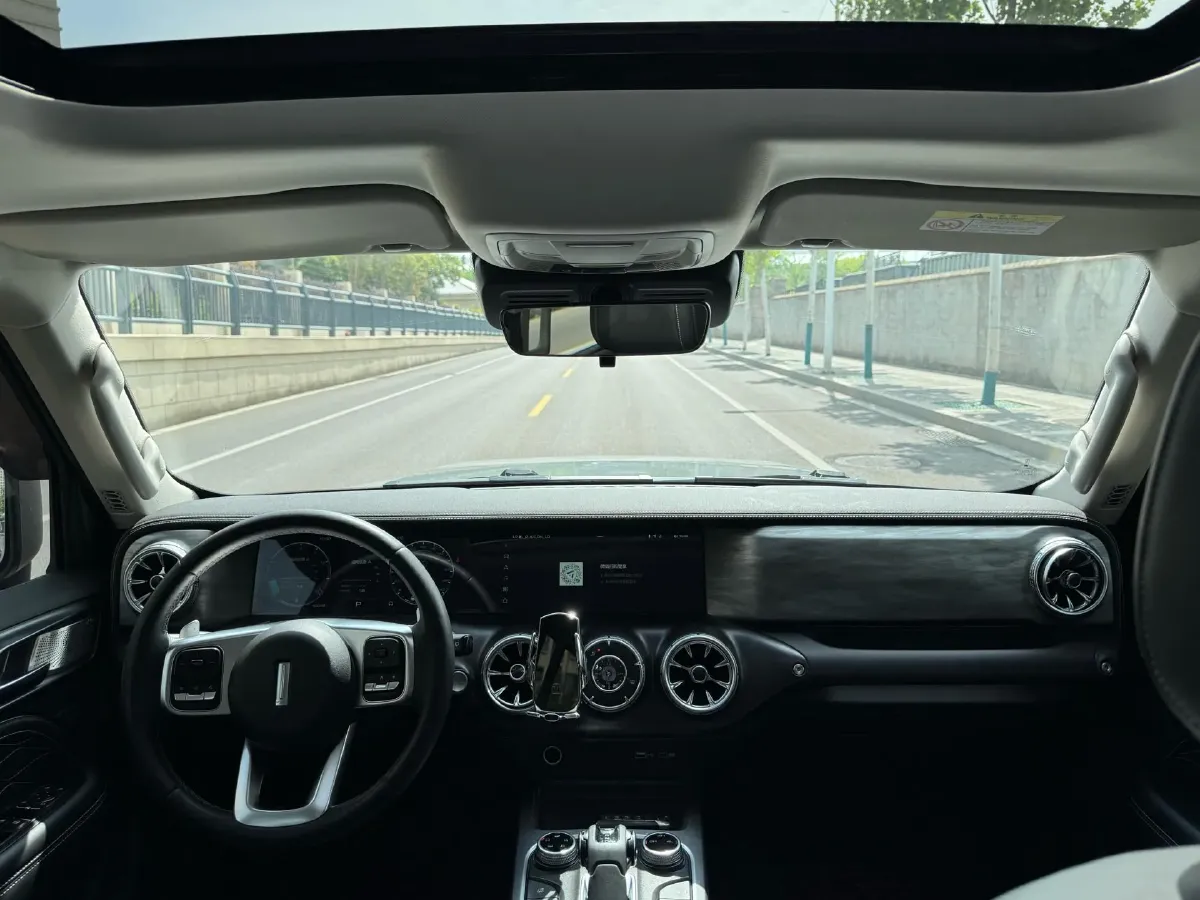 2021 Tank 300 2.0T 227HP L4 8AT,autocango,china used car exporter,china ev exporter,chinese used car exporter,chinese used ev exporter