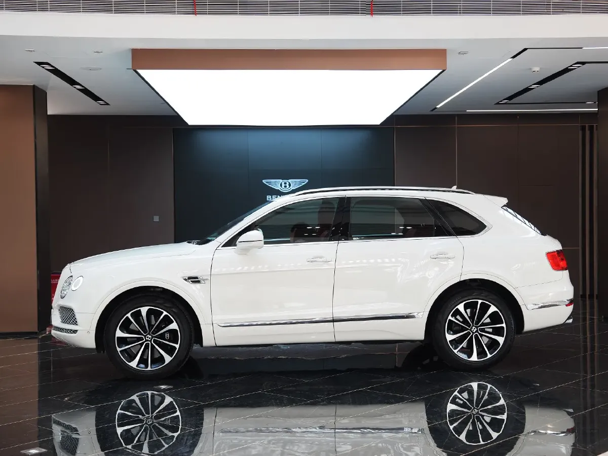 2018 Bentley Bentayga 4.0T 550HP V8 8AT,autocango,china used car exporter,china ev exporter,chinese used car exporter,chinese used ev exporter