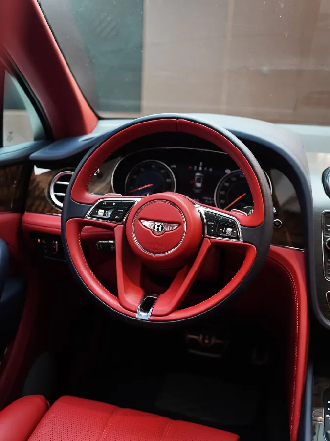 2018 Bentley Bentayga 4.0T 550HP V8 8AT,autocango,china used car exporter,china ev exporter,chinese used car exporter,chinese used ev exporter