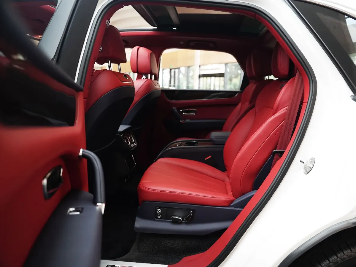 2018 Bentley Bentayga 4.0T 550HP V8 8AT,autocango,china used car exporter,china ev exporter,chinese used car exporter,chinese used ev exporter