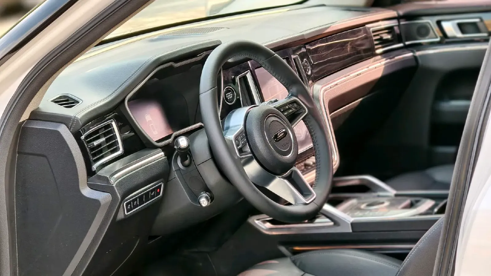 2017 Zotye T700 1.8T 177HP L4 6DCT,autocango,china used car exporter,china ev exporter,chinese used car exporter,chinese used ev exporter