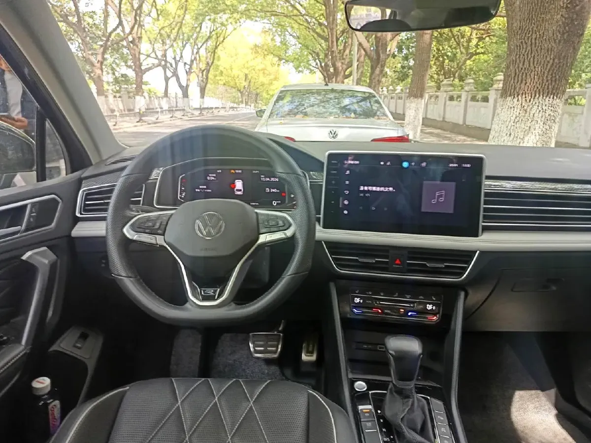 2024 Volkswagen Tiguan L 2.0T 186HP L4 7DCT,autocango,china used car exporter,china ev exporter,chinese used car exporter,chinese used ev exporter