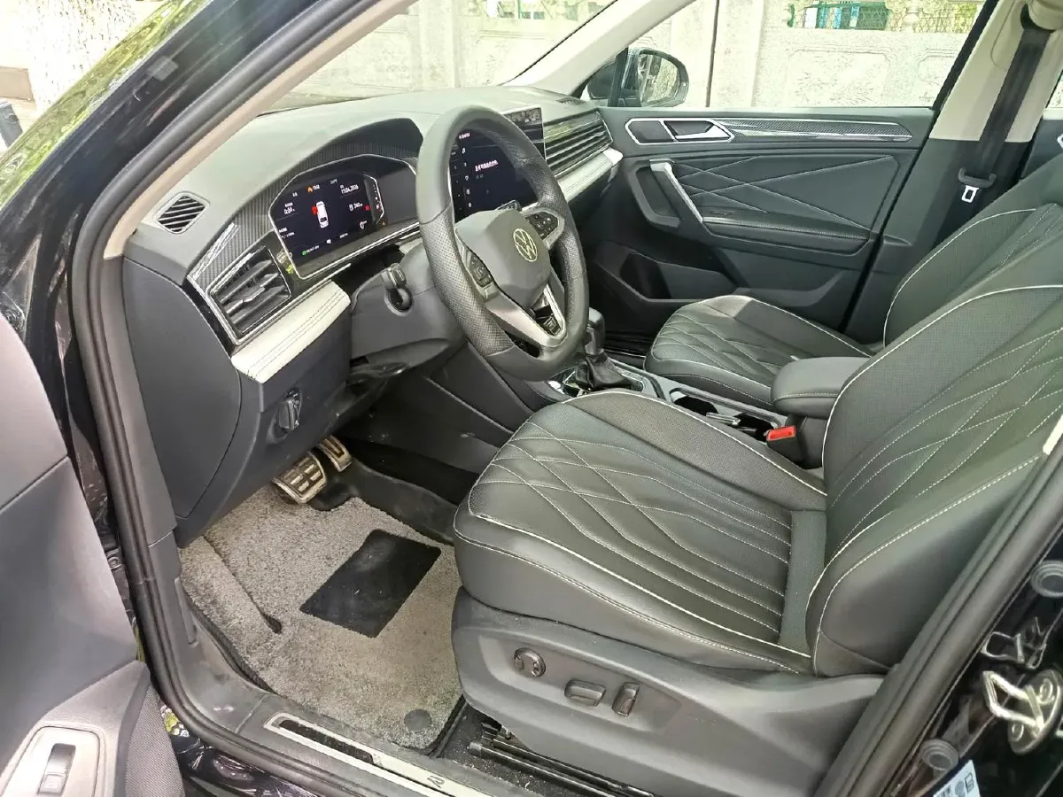 2024 Volkswagen Tiguan L 2.0T 186HP L4 7DCT,autocango,china used car exporter,china ev exporter,chinese used car exporter,chinese used ev exporter