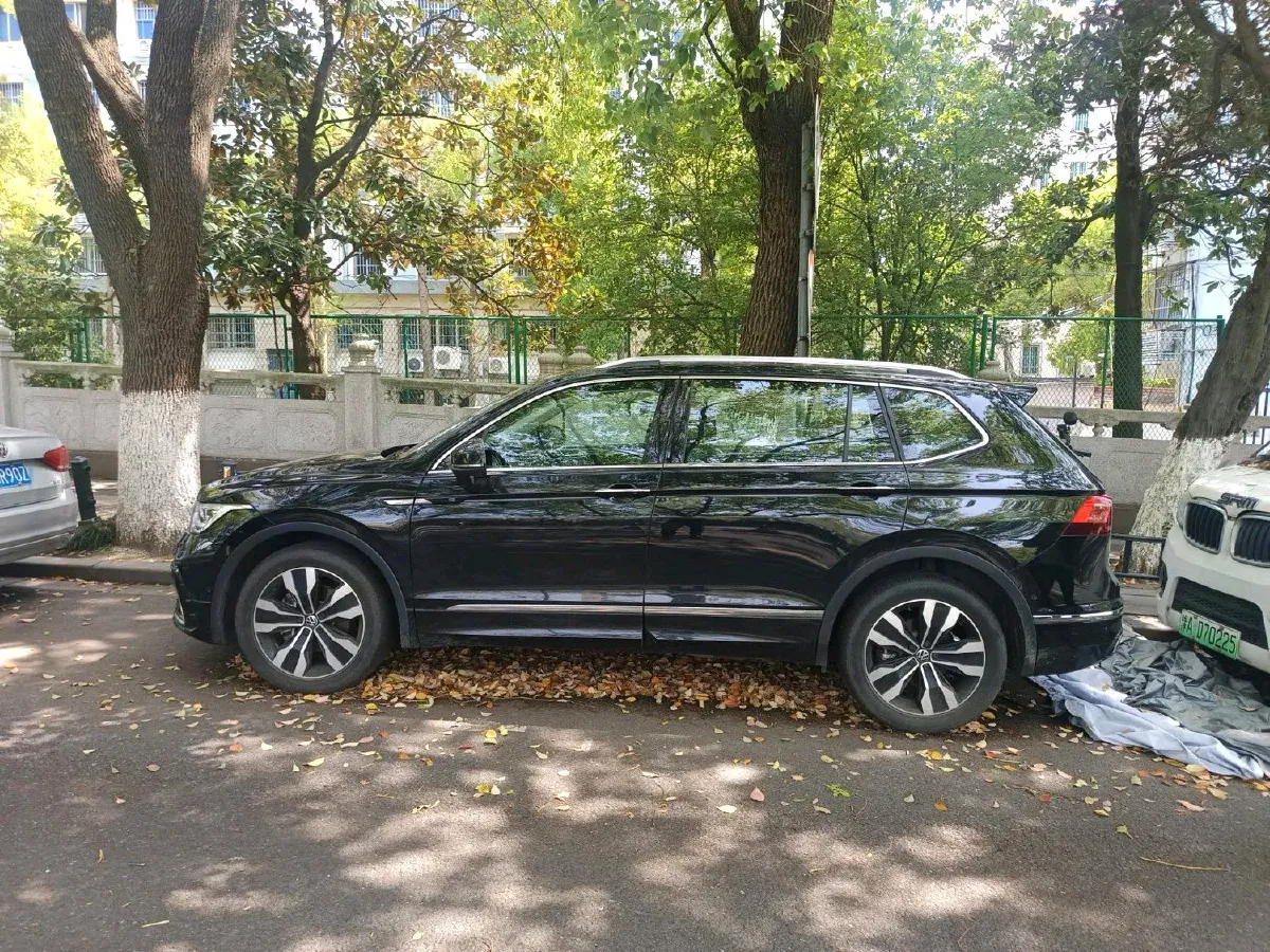 2024 Volkswagen Tiguan L 2.0T 186HP L4 7DCT,autocango,china used car exporter,china ev exporter,chinese used car exporter,chinese used ev exporter