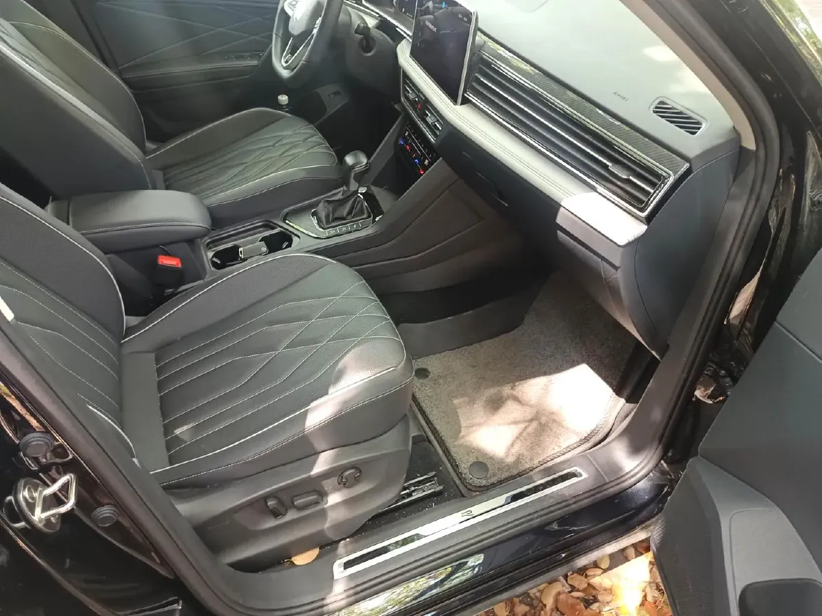 2024 Volkswagen Tiguan L 2.0T 186HP L4 7DCT,autocango,china used car exporter,china ev exporter,chinese used car exporter,chinese used ev exporter