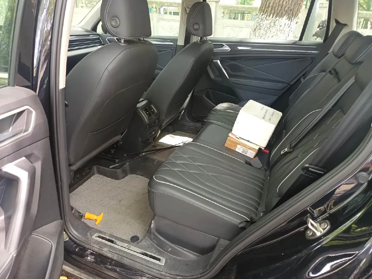 2024 Volkswagen Tiguan L 2.0T 186HP L4 7DCT,autocango,china used car exporter,china ev exporter,chinese used car exporter,chinese used ev exporter